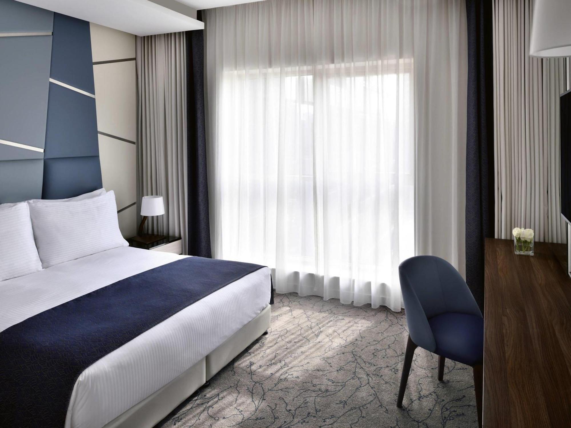 One-Bedroom Apartment - Burj Khalifa view